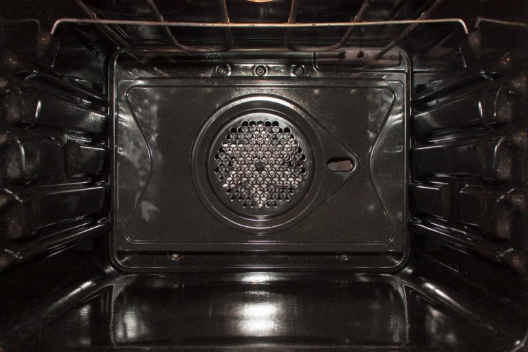 Ren ovn efter rengøring med pyrolyseprogram